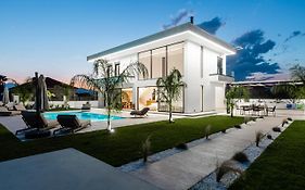 Sunshine Villa